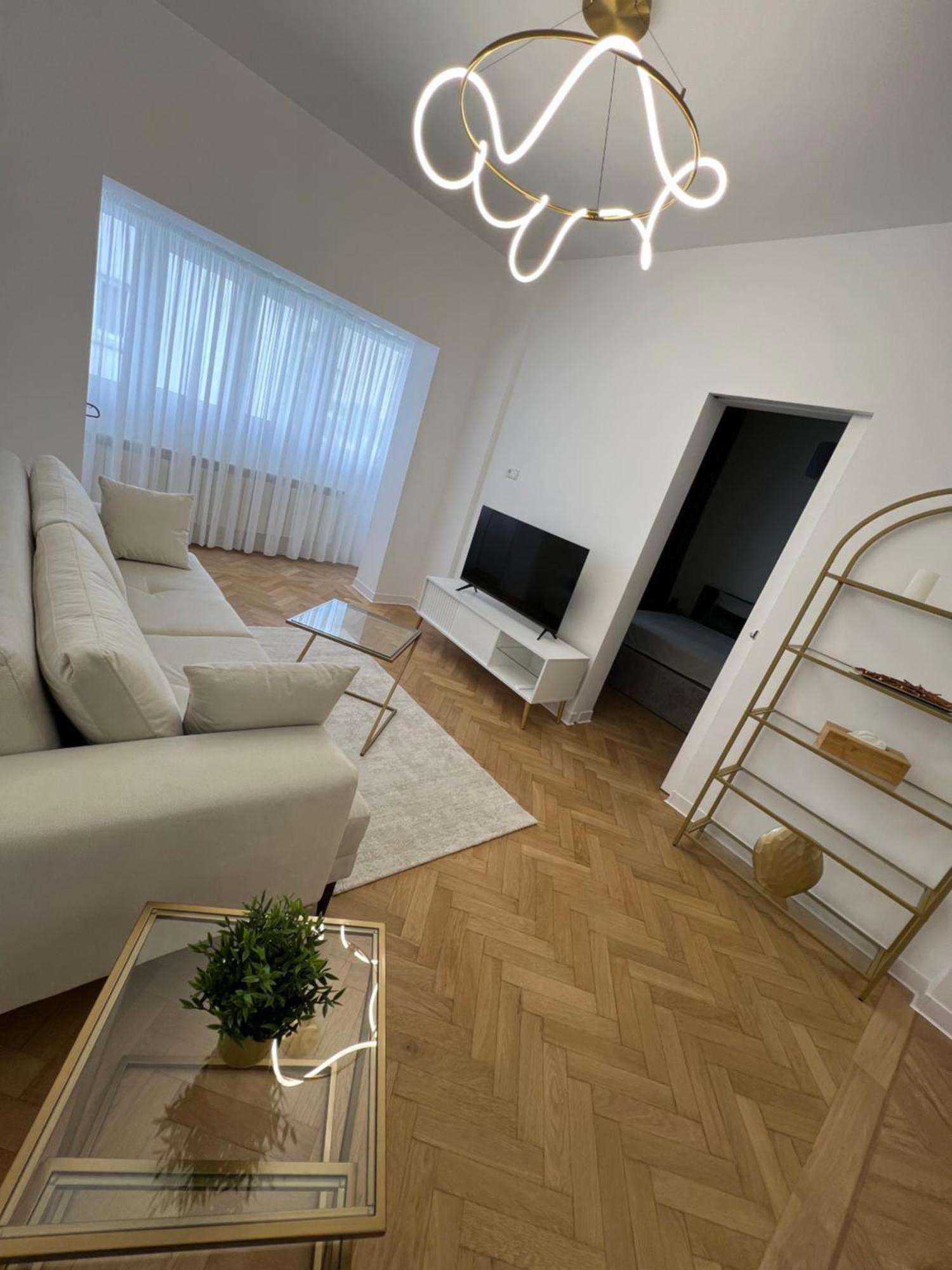 Apartment Center Victoriei St